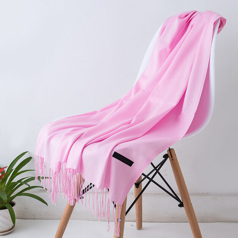 Liora Cashmere Scarf – Elegant and Versatile Winter Style