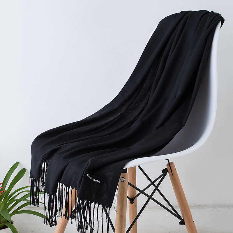 Liora Cashmere Scarf – Elegant and Versatile Winter Style