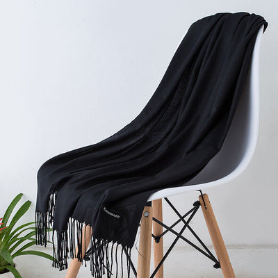 Liora Cashmere Scarf – Elegant and Versatile Winter Style