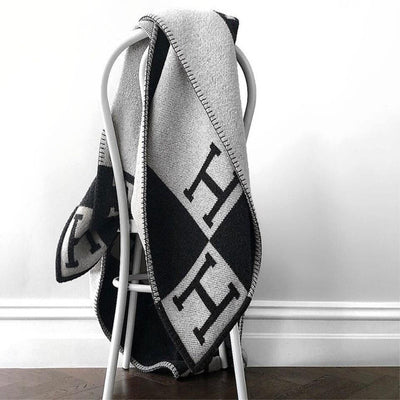 LuxBlanket – Premium Wool & Cashmere Throw for Ultimate Comfort and Elegance