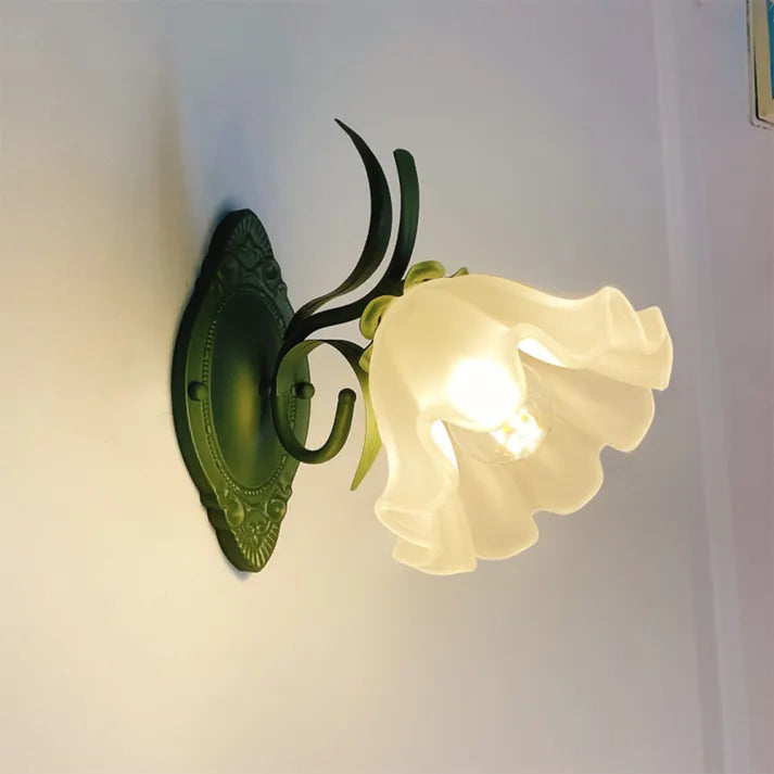 Lily Blossom Wall Light – Elegant Floral-Inspired Wandleuchte