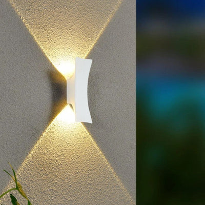 Sunset Outdoor Wall Light – Elegant & Weatherproof LED Illumination
