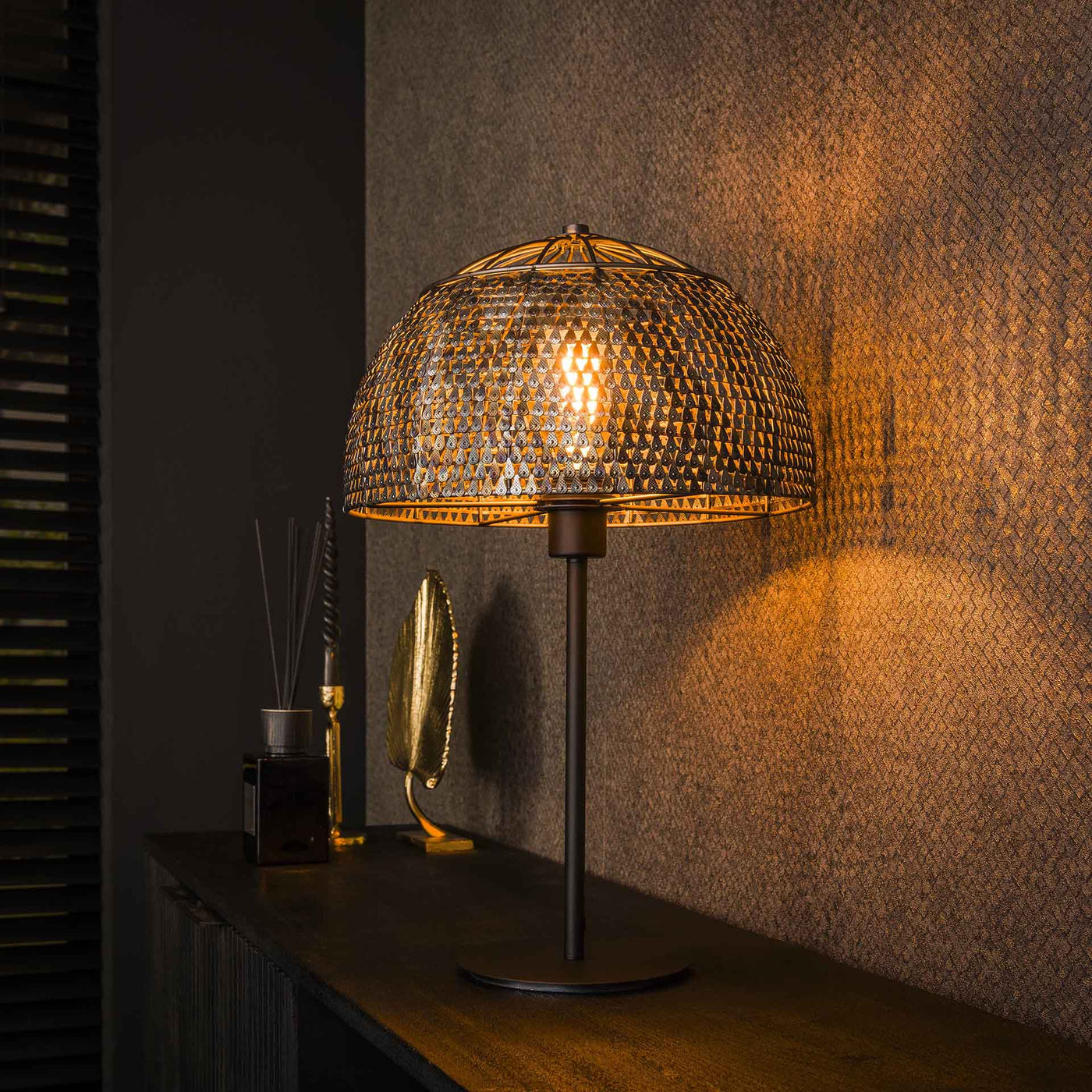 LumeaLamp | Elegant Table Lamp with Handcrafted Metal Shade