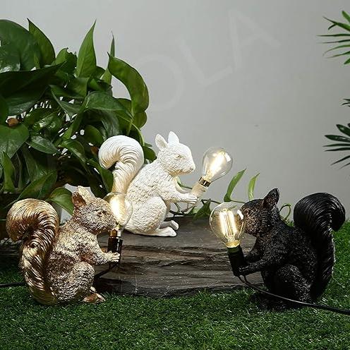 Nordic Squirrel Table Lamp – Playful & Cozy Lighting for Any Space