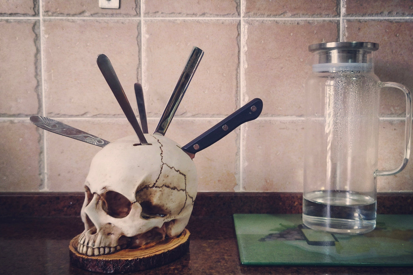 Gothic Skull Knife Holder – Handmade, Unique Kitchen Décor with Maximum Functionality