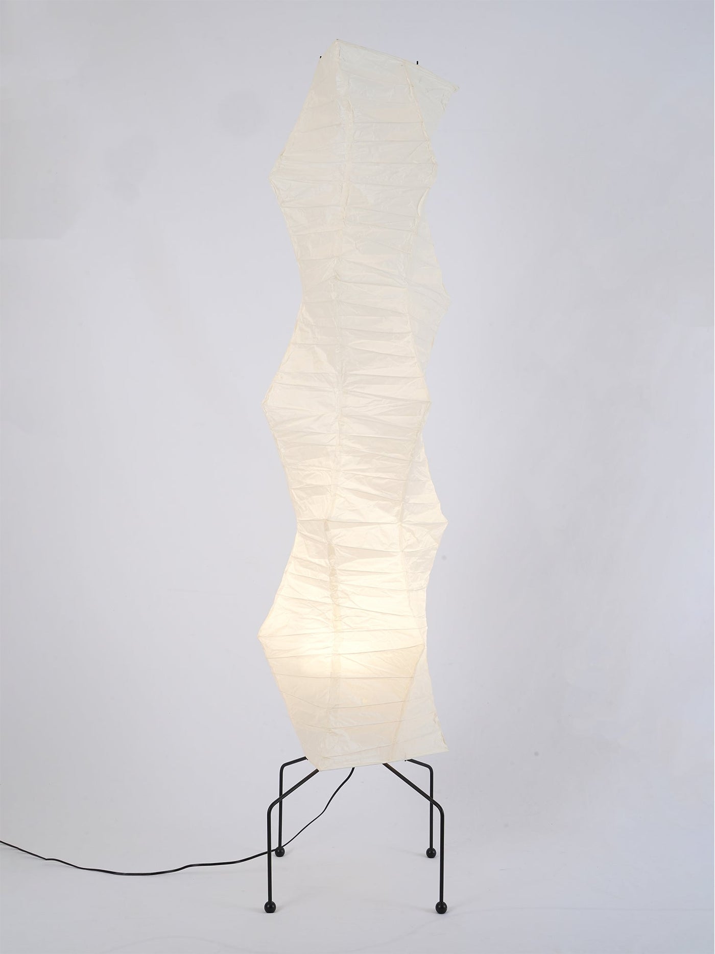 Rice Paper Floor Lamp – Minimalist Soft Glow Lighting for a Tranquil Ambience