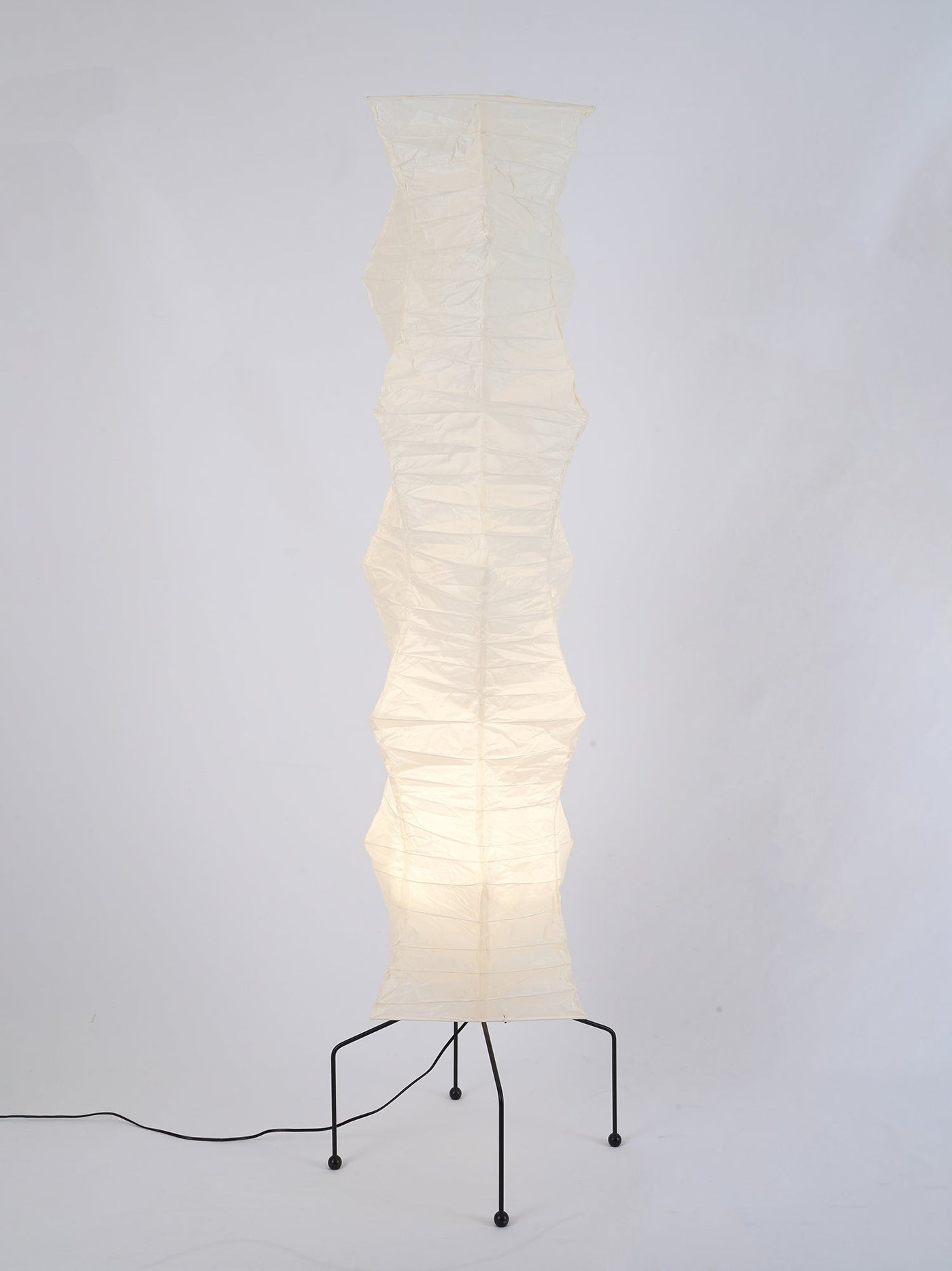 Rice Paper Floor Lamp – Minimalist Soft Glow Lighting for a Tranquil Ambience