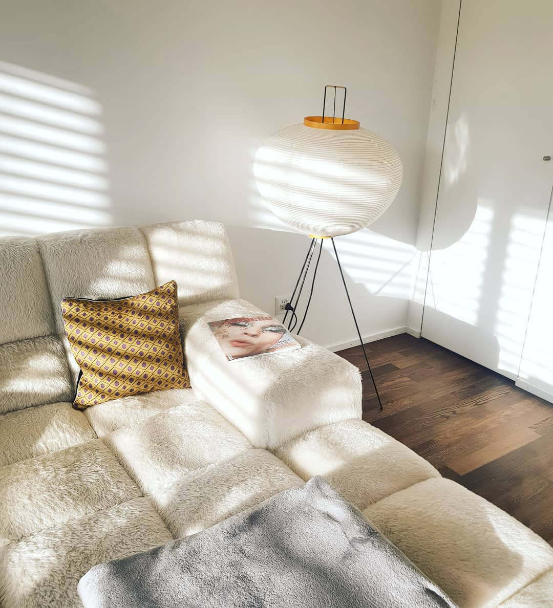 Rice Paper Floor Lamp – Minimalist Soft Glow Lighting for a Tranquil Ambience