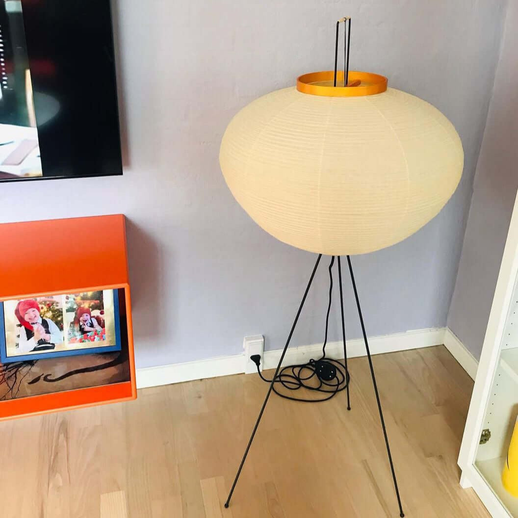 Rice Paper Floor Lamp – Minimalist Soft Glow Lighting for a Tranquil Ambience