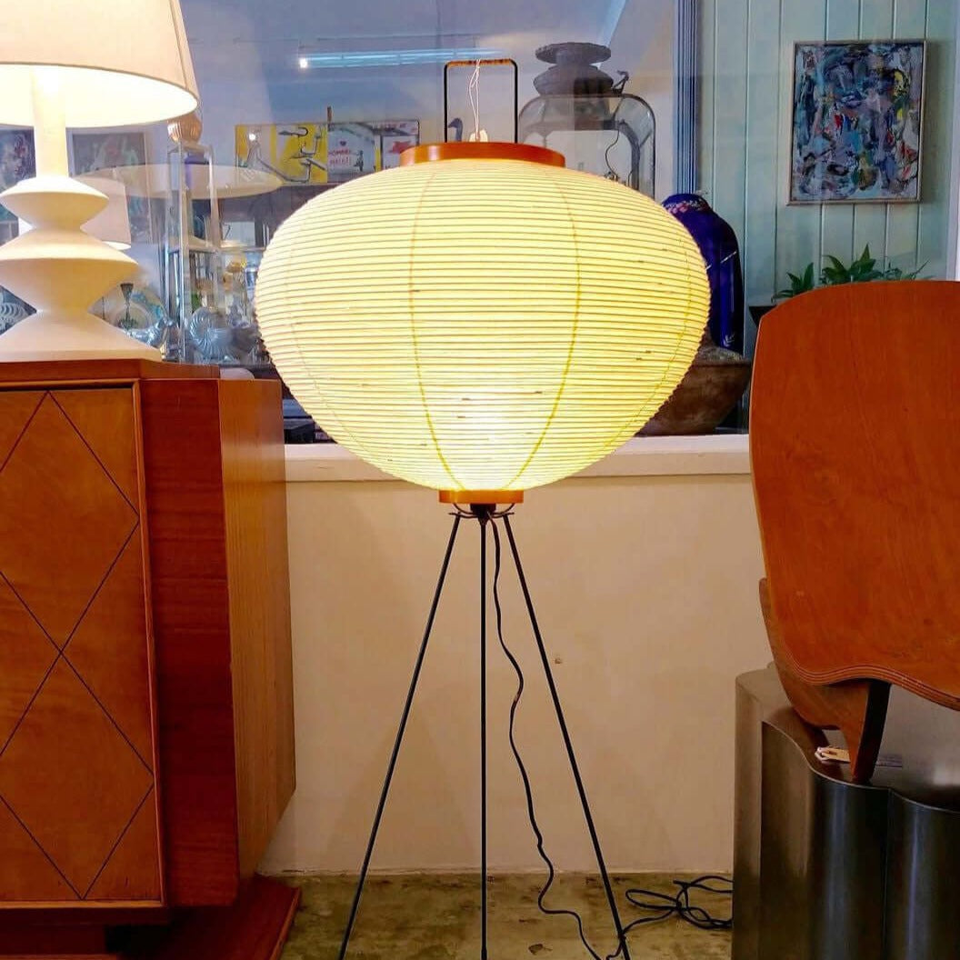Rice Paper Floor Lamp – Minimalist Soft Glow Lighting for a Tranquil Ambience