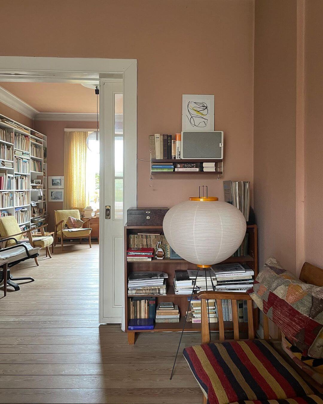 Rice Paper Floor Lamp – Minimalist Soft Glow Lighting for a Tranquil Ambience