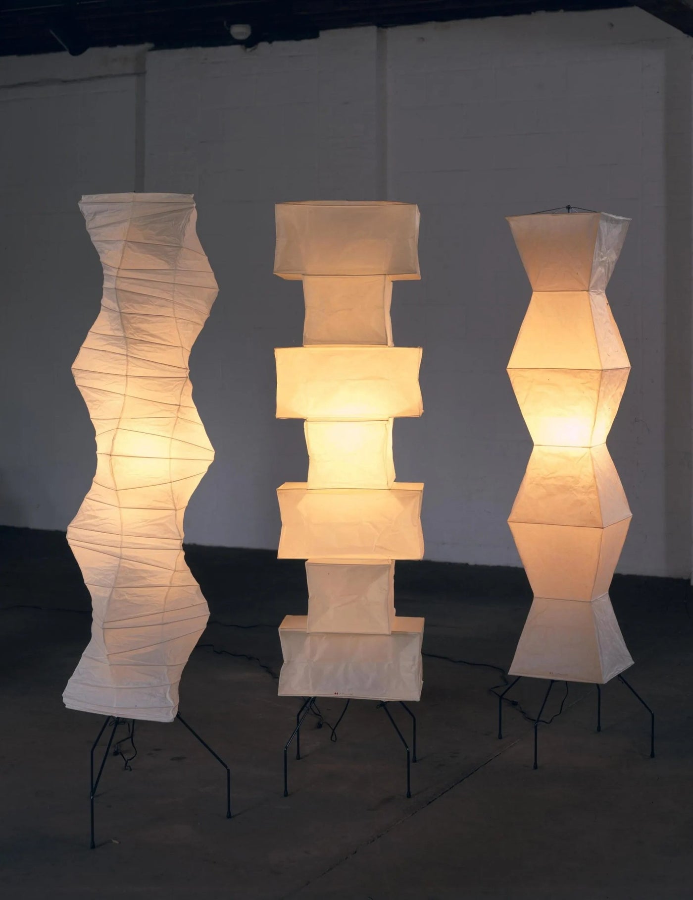 Rice Paper Floor Lamp – Minimalist Soft Glow Lighting for a Tranquil Ambience