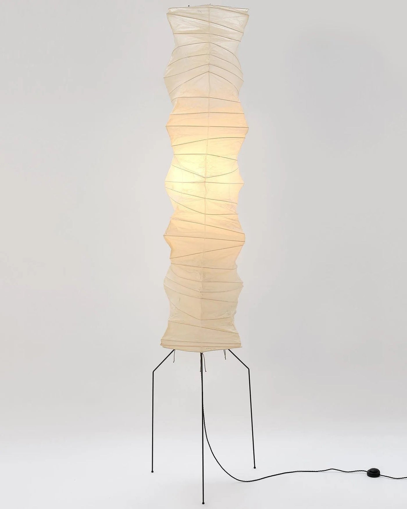 Rice Paper Floor Lamp – Minimalist Soft Glow Lighting for a Tranquil Ambience