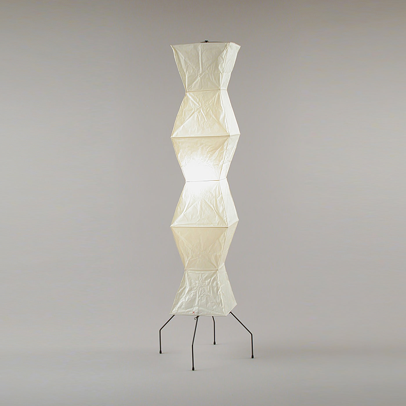 Rice Paper Floor Lamp – Minimalist Soft Glow Lighting for a Tranquil Ambience