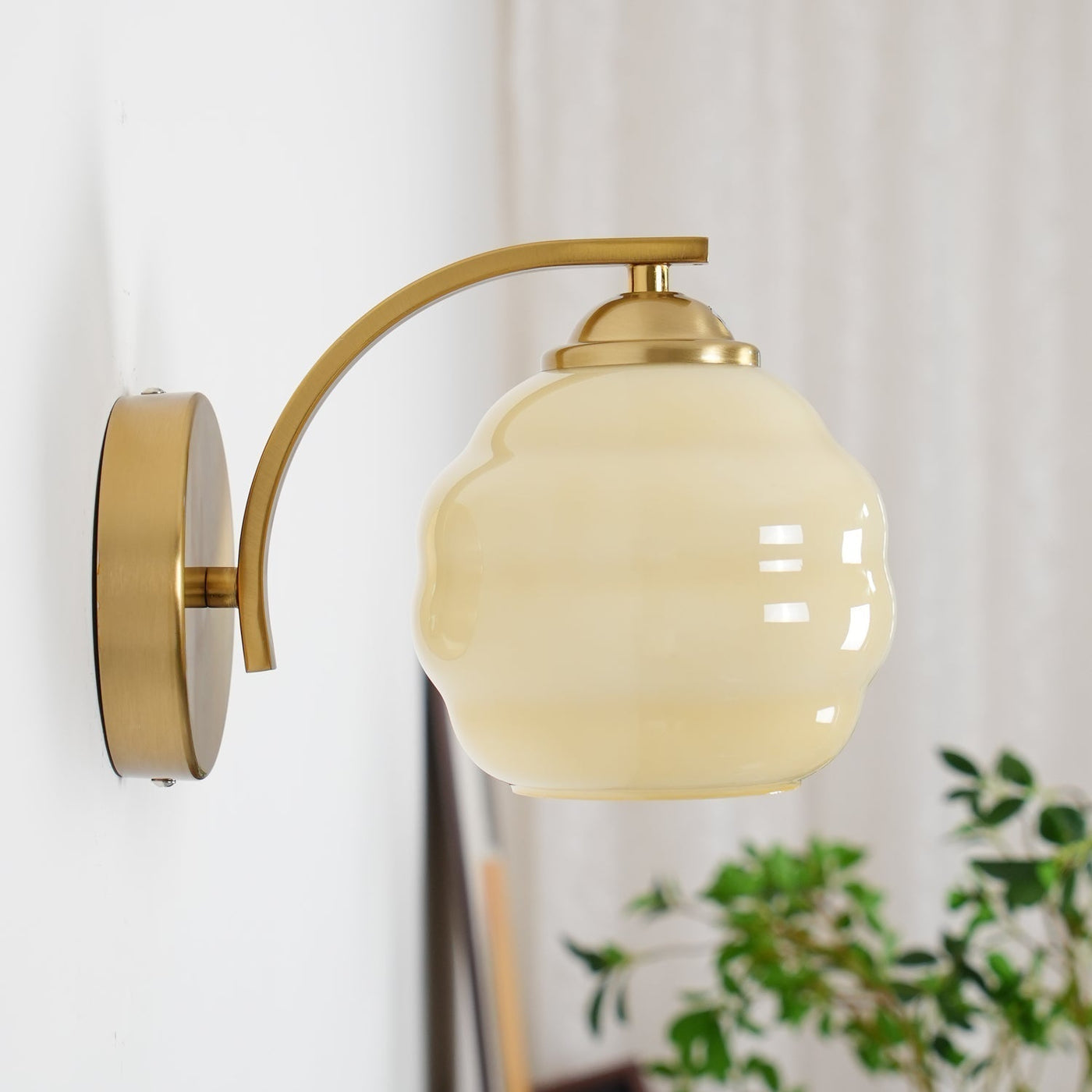 LumiRétro Lamp – Elegant Art Deco Design with Soft Warm Lighting