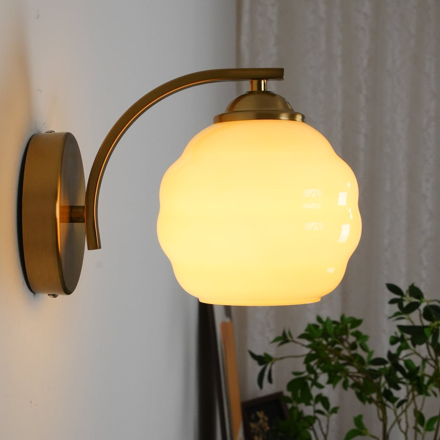 LumiRétro Lamp – Elegant Art Deco Design with Soft Warm Lighting