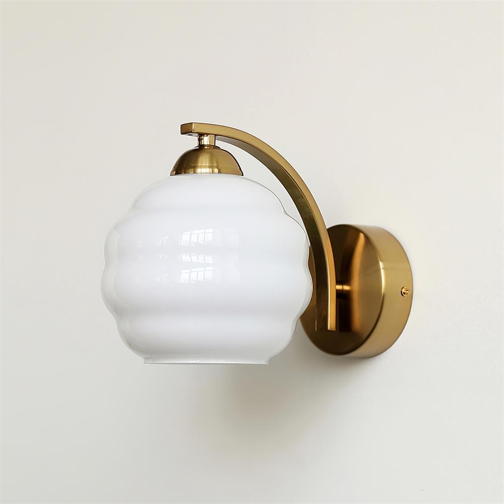 LumiRétro Lamp – Elegant Art Deco Design with Soft Warm Lighting
