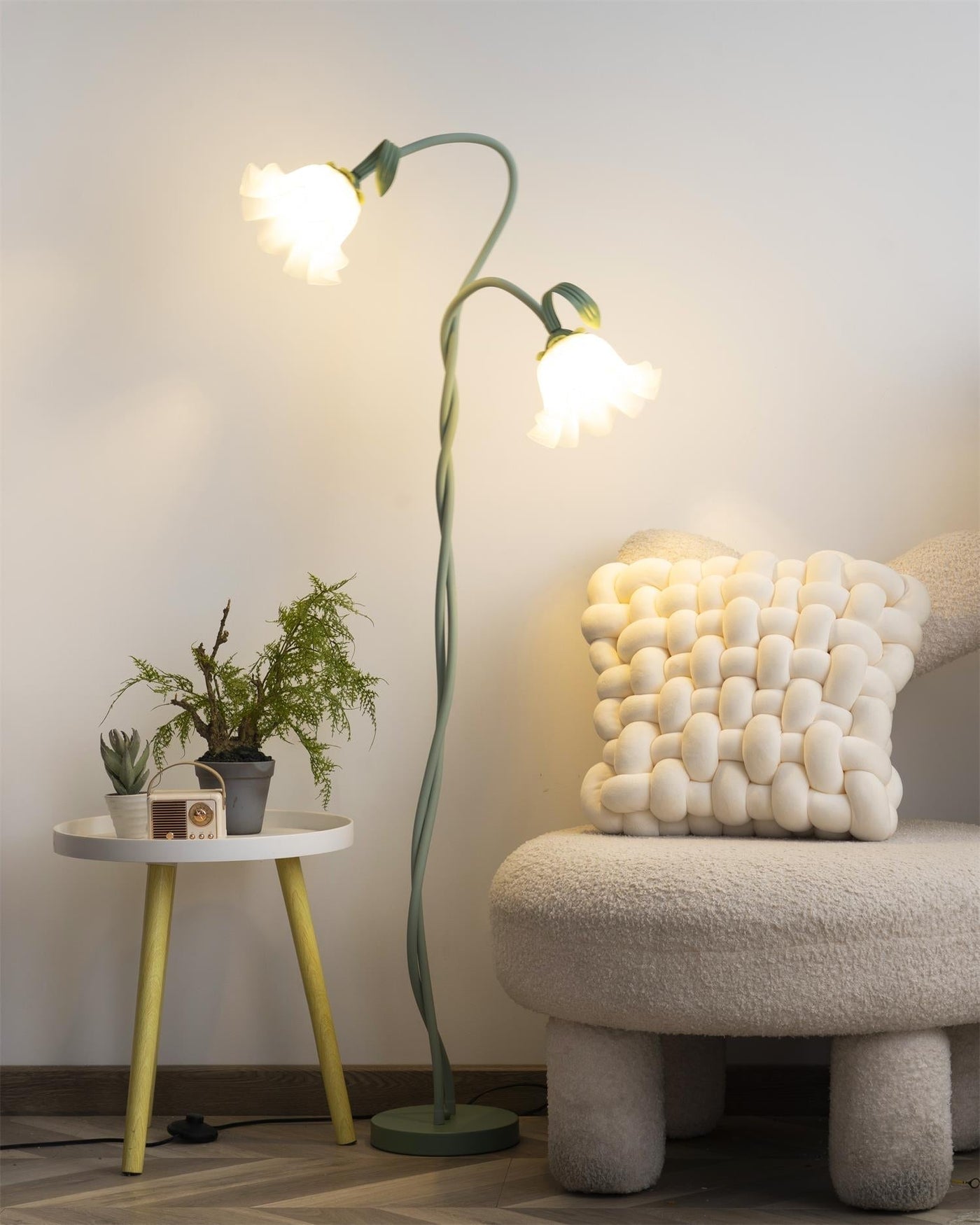 Calla Floor Lamp – Timeless Elegance with Delicate Floral Design