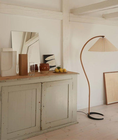 Caprani Floor Lamp – Scandinavian Design with Wood & Linen Shade