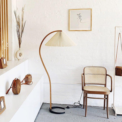 Caprani Floor Lamp – Scandinavian Design with Wood & Linen Shade