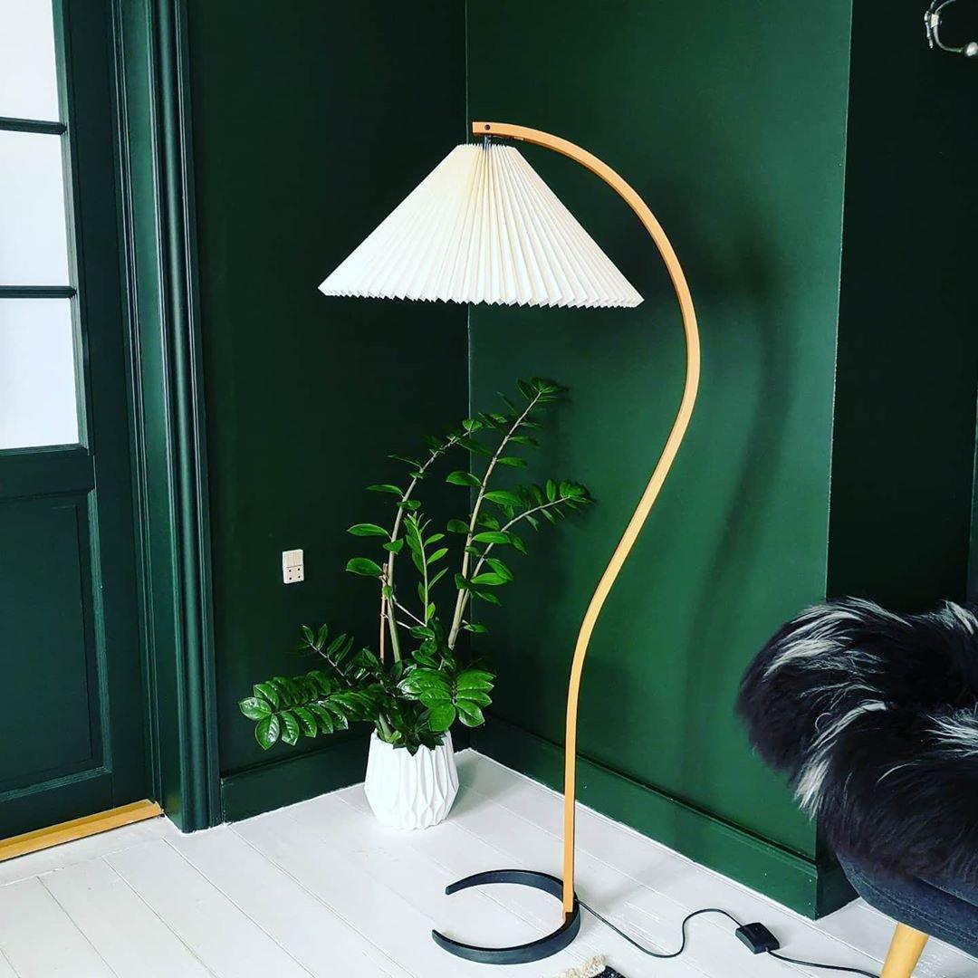 Caprani Floor Lamp – Scandinavian Design with Wood & Linen Shade
