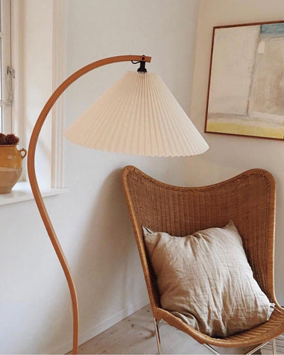 Caprani Floor Lamp – Scandinavian Design with Wood & Linen Shade