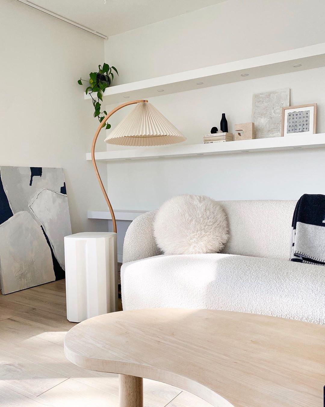 Caprani Floor Lamp – Scandinavian Design with Wood & Linen Shade