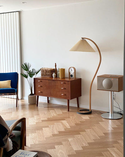 Caprani Floor Lamp – Scandinavian Design with Wood & Linen Shade