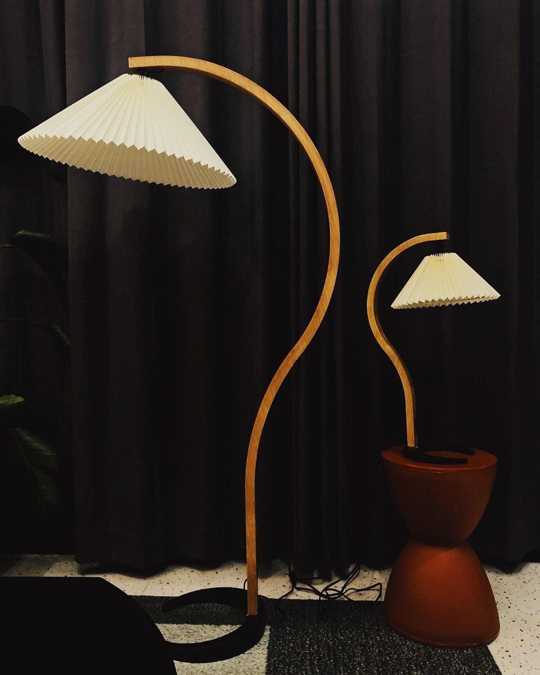 Caprani Floor Lamp – Scandinavian Design with Wood & Linen Shade