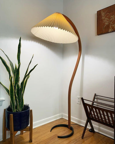 Caprani Floor Lamp – Scandinavian Design with Wood & Linen Shade