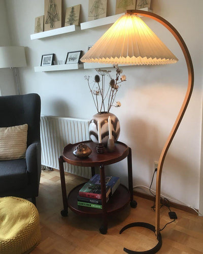 Caprani Floor Lamp – Scandinavian Design with Wood & Linen Shade