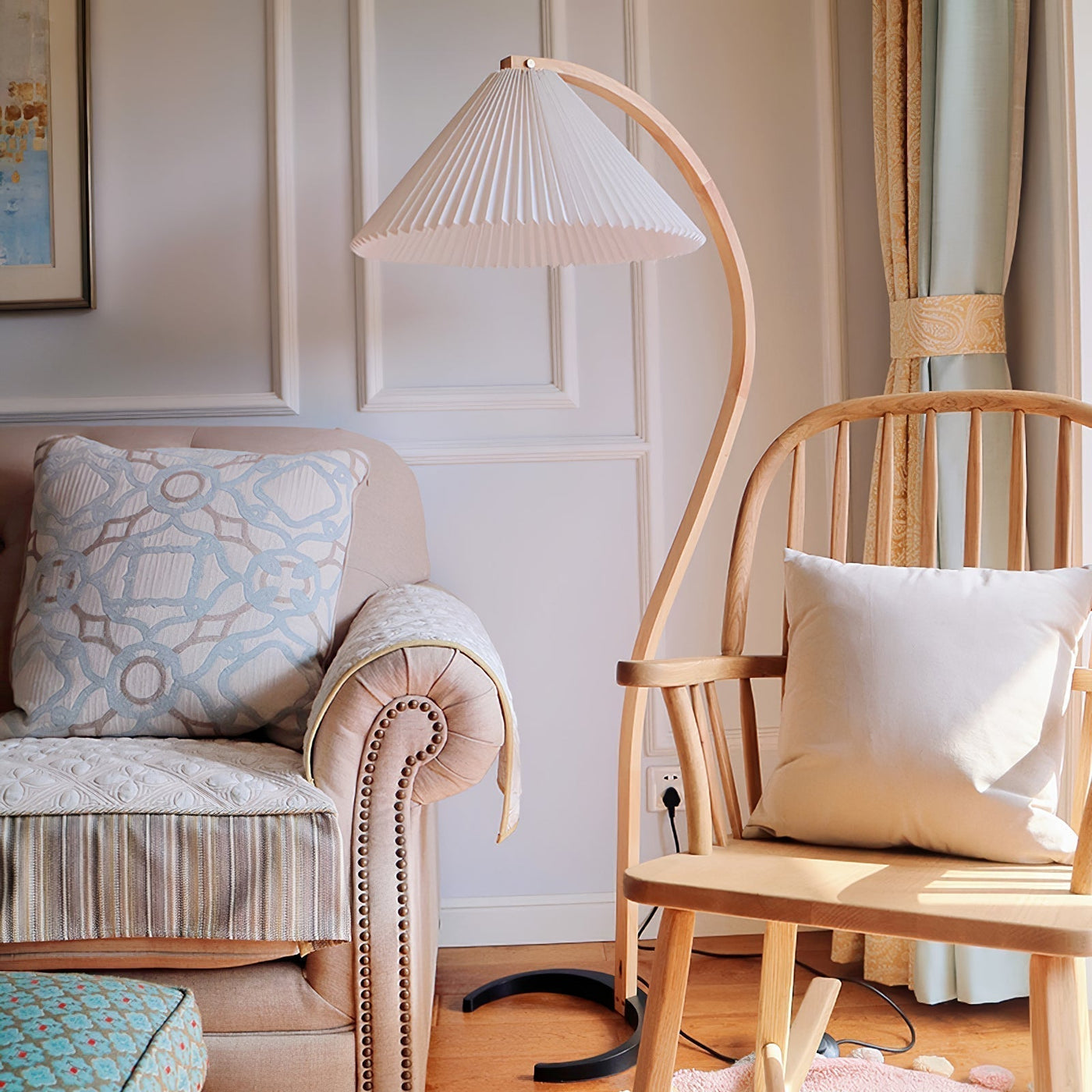 Caprani Floor Lamp – Scandinavian Design with Wood & Linen Shade