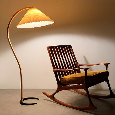 Caprani Floor Lamp – Scandinavian Design with Wood & Linen Shade