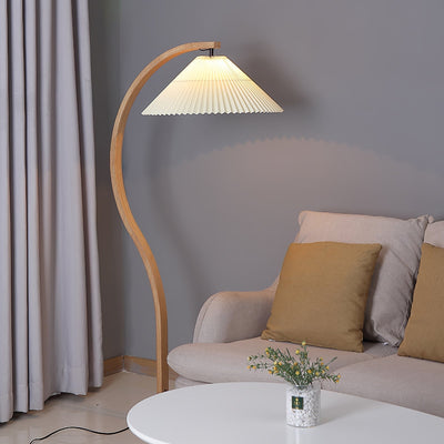 Caprani Floor Lamp – Scandinavian Design with Wood & Linen Shade
