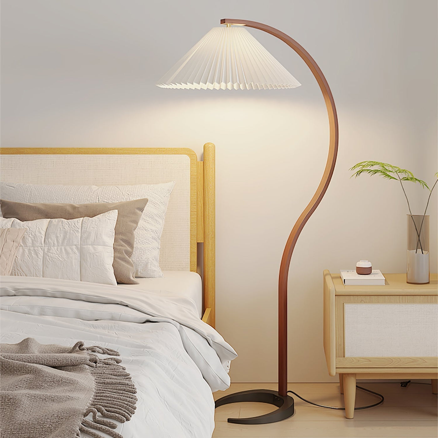 Caprani Floor Lamp – Scandinavian Design with Wood & Linen Shade