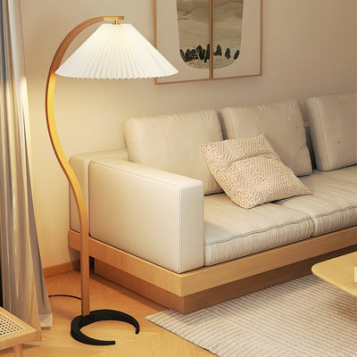 Caprani Floor Lamp – Scandinavian Design with Wood & Linen Shade