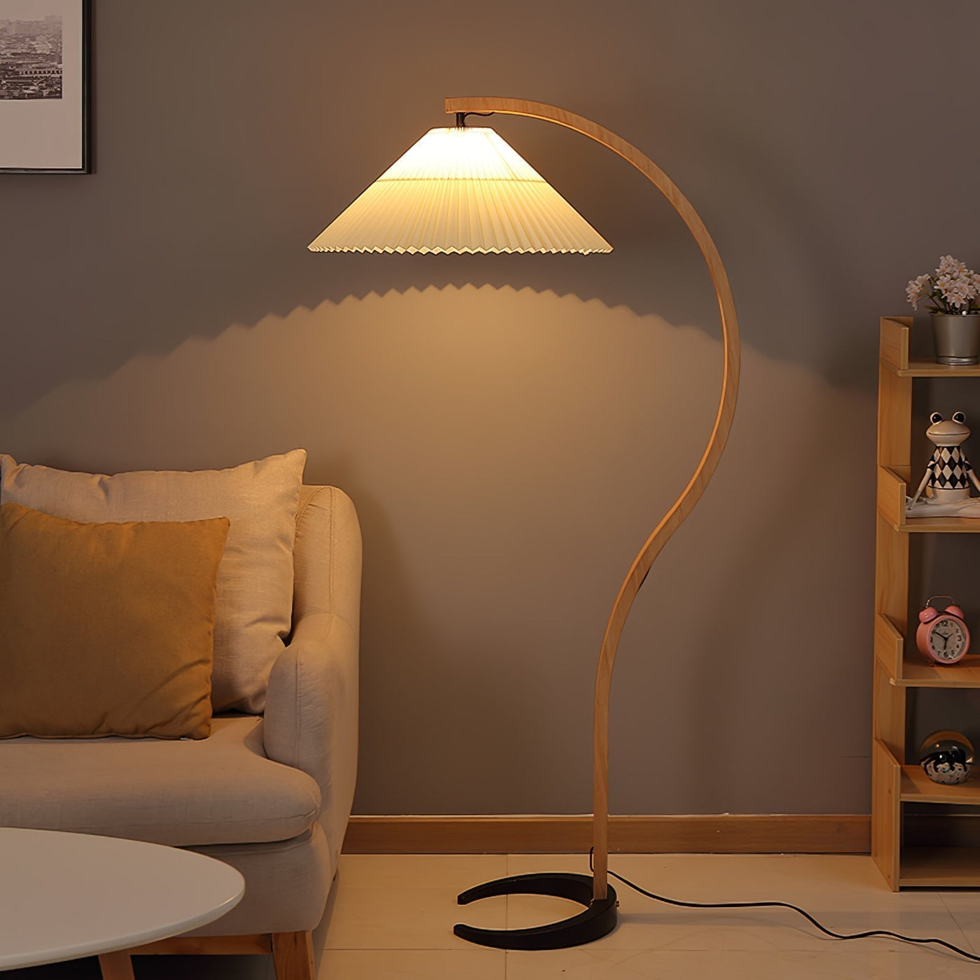 Caprani Floor Lamp – Scandinavian Design with Wood & Linen Shade