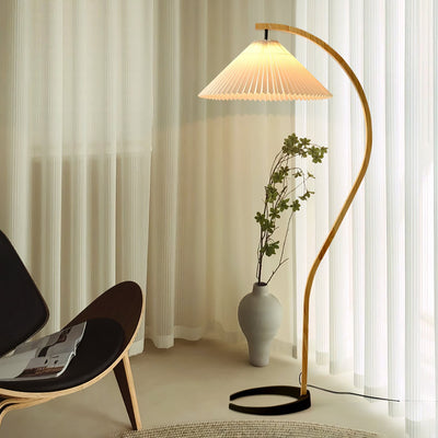 Caprani Floor Lamp – Scandinavian Design with Wood & Linen Shade