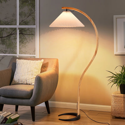 Caprani Floor Lamp – Scandinavian Design with Wood & Linen Shade