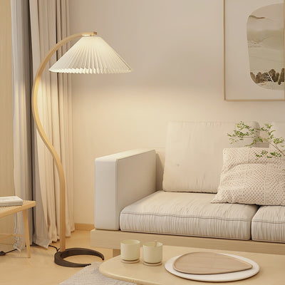 Caprani Floor Lamp – Scandinavian Design with Wood & Linen Shade