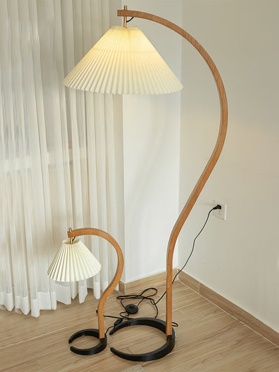 Caprani Floor Lamp – Scandinavian Design with Wood & Linen Shade