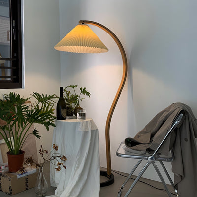 Caprani Floor Lamp – Scandinavian Design with Wood & Linen Shade