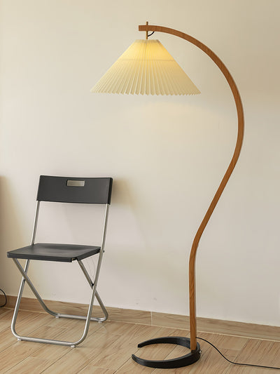 Caprani Floor Lamp – Scandinavian Design with Wood & Linen Shade