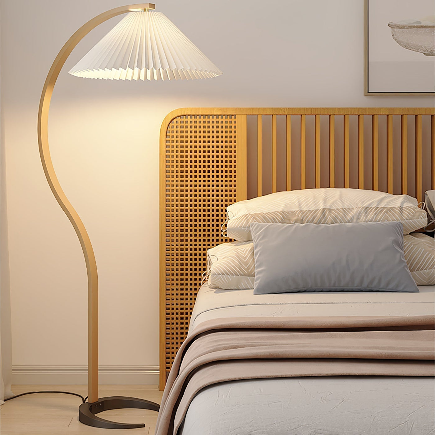 Caprani Floor Lamp – Scandinavian Design with Wood & Linen Shade