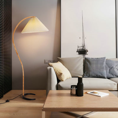 Caprani Floor Lamp – Scandinavian Design with Wood & Linen Shade