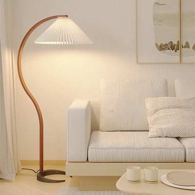 Caprani Floor Lamp – Scandinavian Design with Wood & Linen Shade