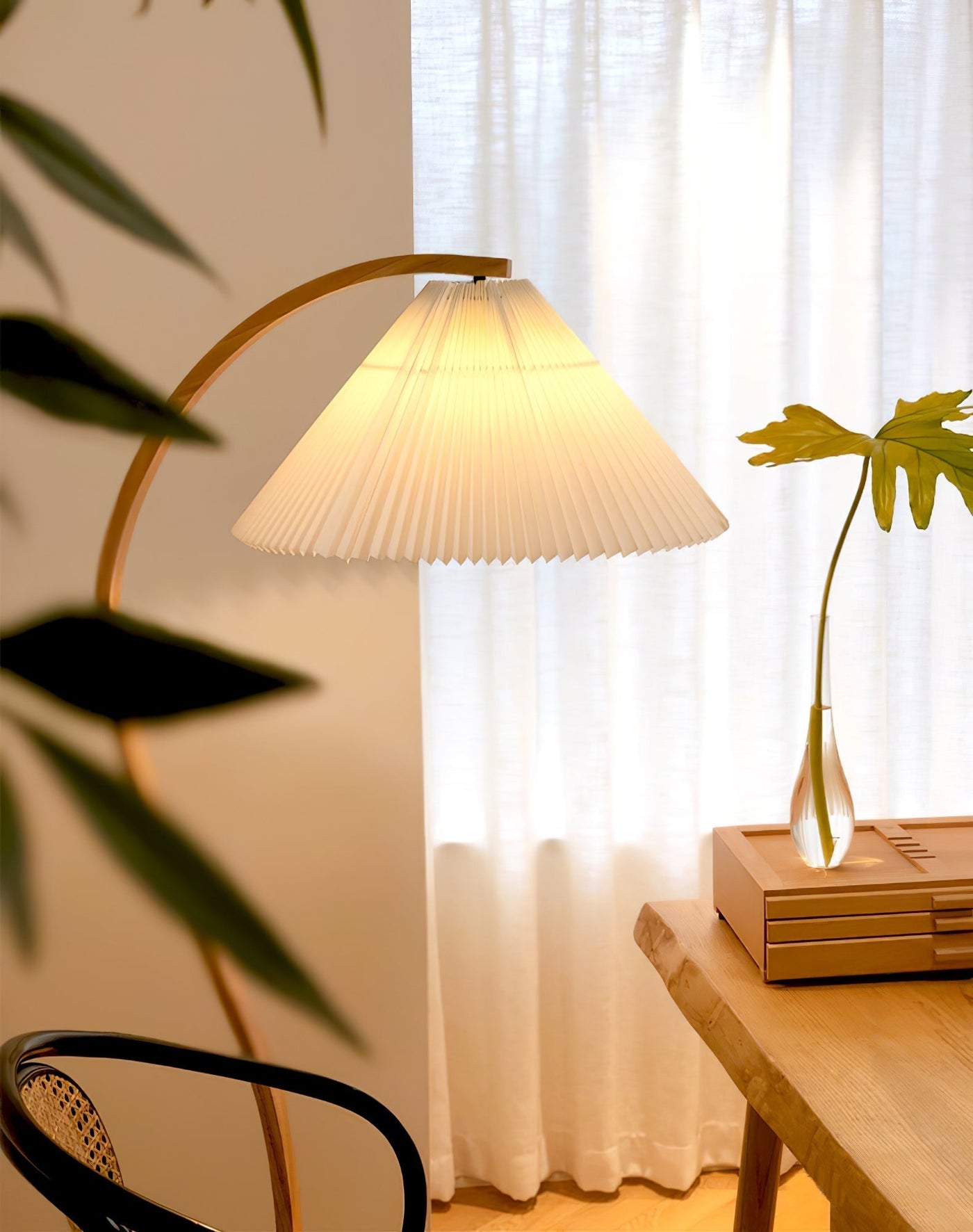 Caprani Floor Lamp – Scandinavian Design with Wood & Linen Shade