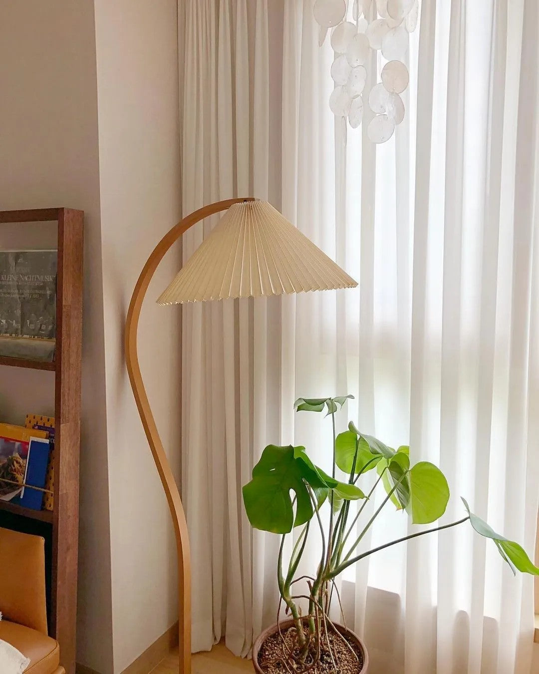 Caprani Floor Lamp – Scandinavian Design with Wood & Linen Shade
