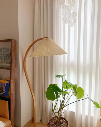 Caprani Floor Lamp – Scandinavian Design with Wood & Linen Shade
