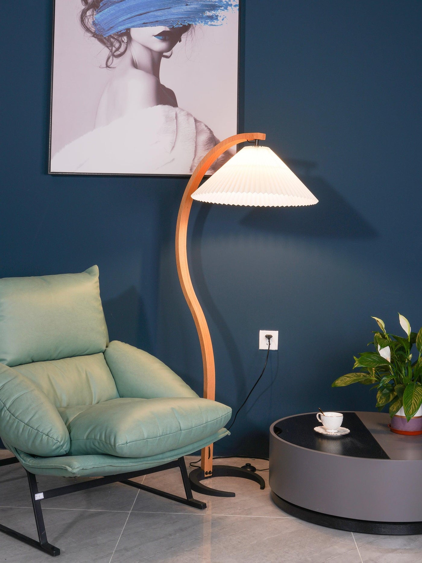 Caprani Floor Lamp – Scandinavian Design with Wood & Linen Shade